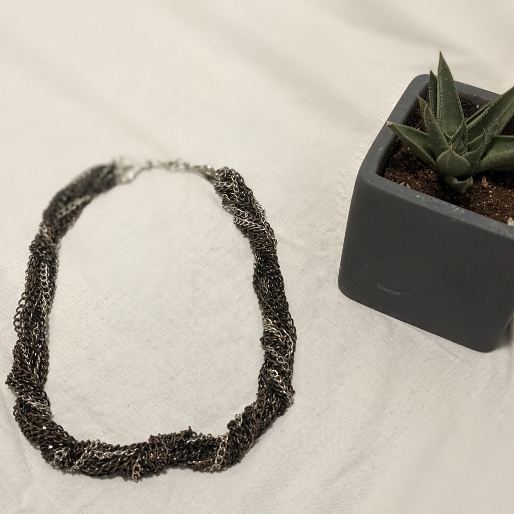 Twisted chain necklace